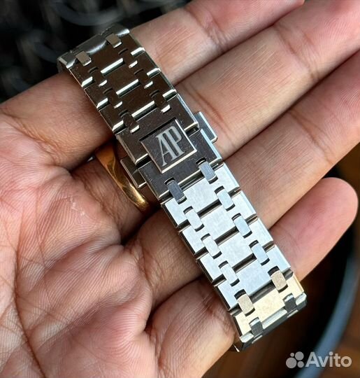 Часы audemars piguet royal oak с камнями на безеле