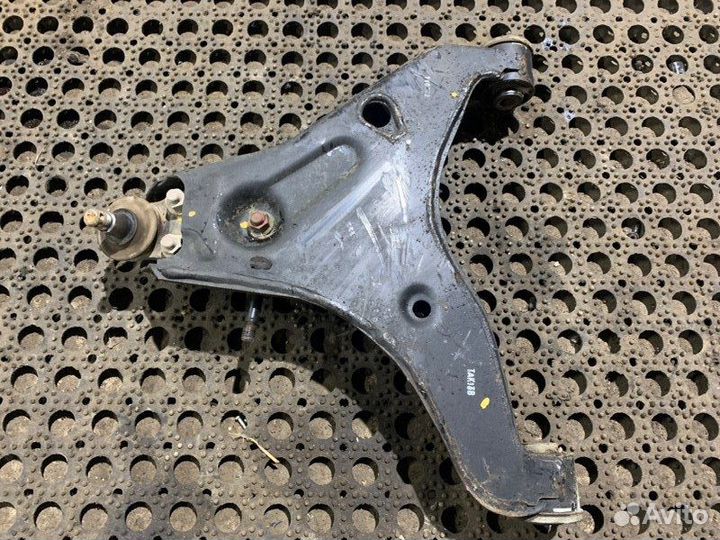 Рычаг подвески нижний передний левый Mitsubishi