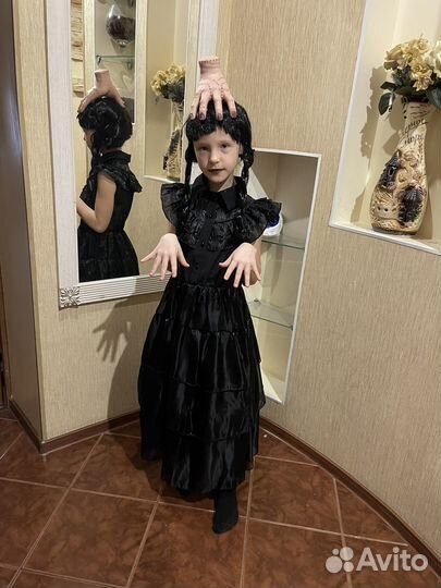 Платье вэнсдей