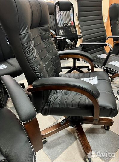 Кресло руководителя Атлант (кожа/дерево)