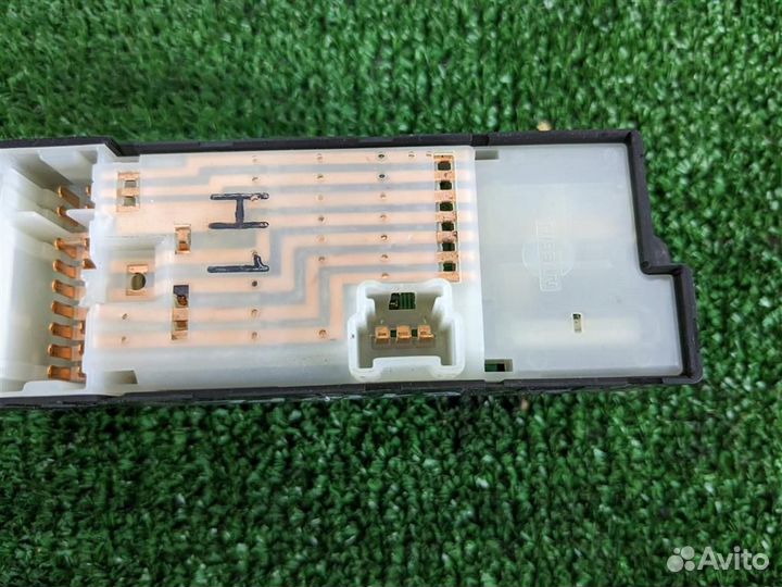 Блок управления стеклоподъемниками Nissan X-Trail