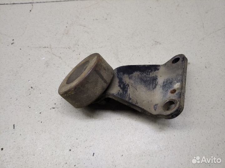 Ролик руч.ремня с кронштейном Land Cruiser (100) 1