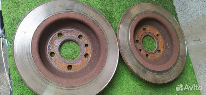 Диск тормозной пара задний Volvo V70 B4204T7 2011