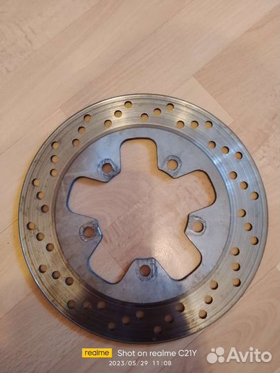 Задний тормозной диск на suzuki GSF 1200S