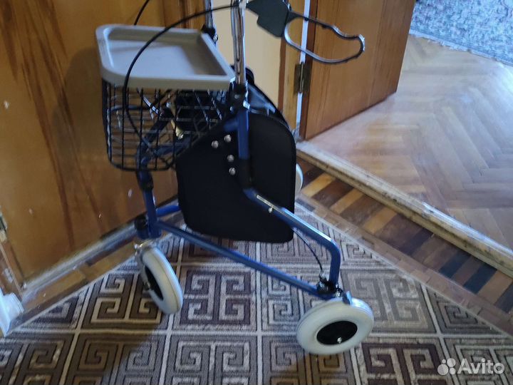 Ходунки и хозяйственная корзина на трёх колесах