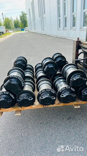 Опорные катки hitachi ZX200 9134243