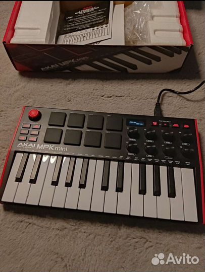 Миди-контроллер Akai mpk mini mpk3