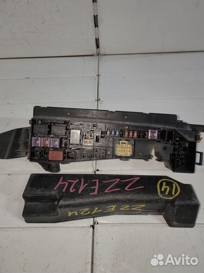 Блок предохранителей toyota allex ZZE124G 1zzfe