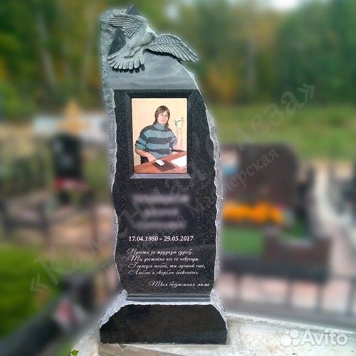 Памятники из карельского гранита 