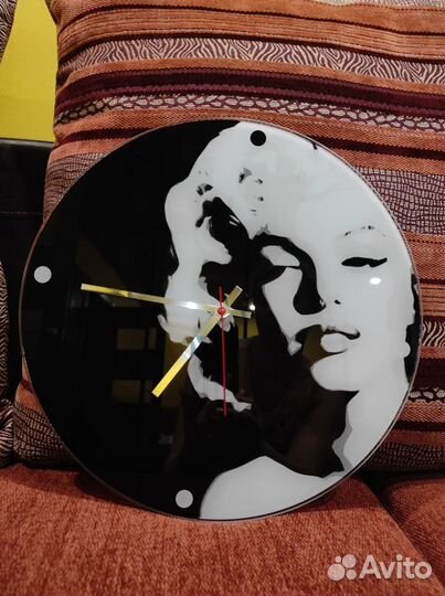 Часы с Мэрилин Монро