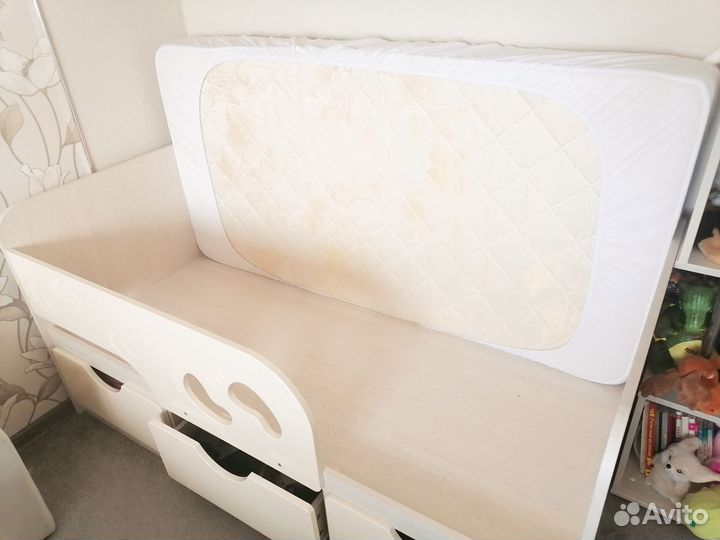 Кровать с бортиком 160