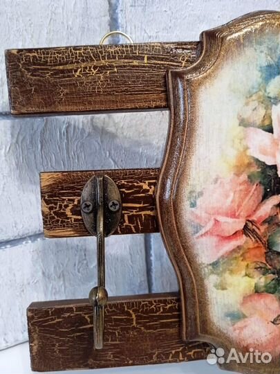 Вешалка-ключница настенная деревянная