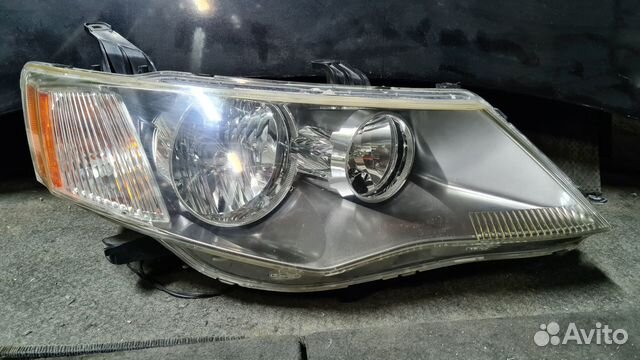 Фара правая Mitsubishi outlander xl