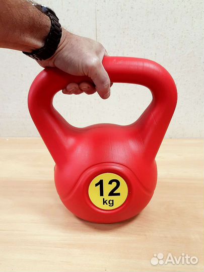 Гиря 12 кг спортивная пластиковая насыпная красная