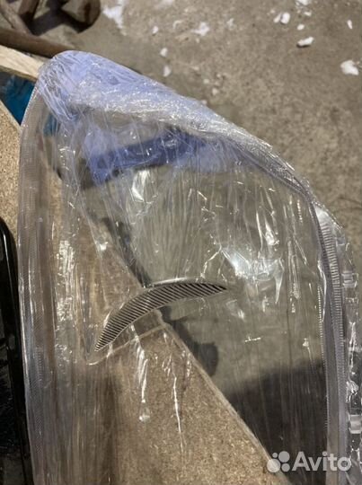 Стекла фар оригинал на Тойота RAV 4