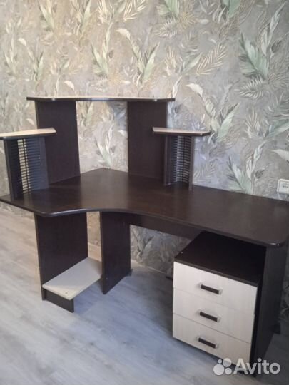 Компьютерный стол