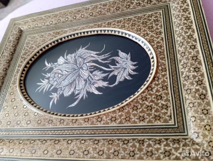 Картина из металла на бархате