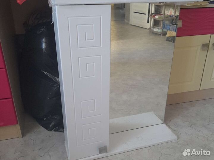 Комплект мебели с раковиной для ванной