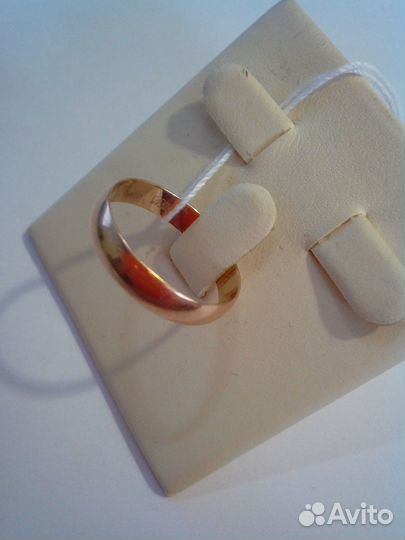 Золотое кольцо 585 вес:1,92г. р-р18 (6662)