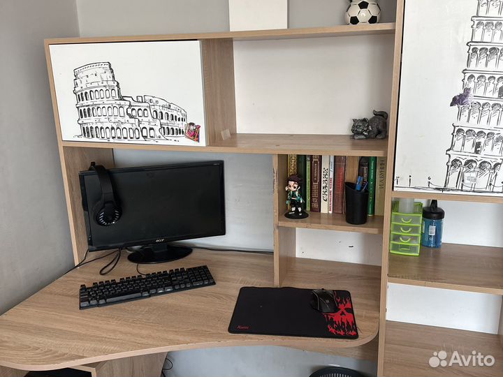 Компьютерный стол со стелажем