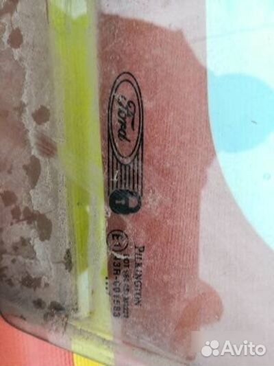 Стекло передней левой двери Ford Fiesta