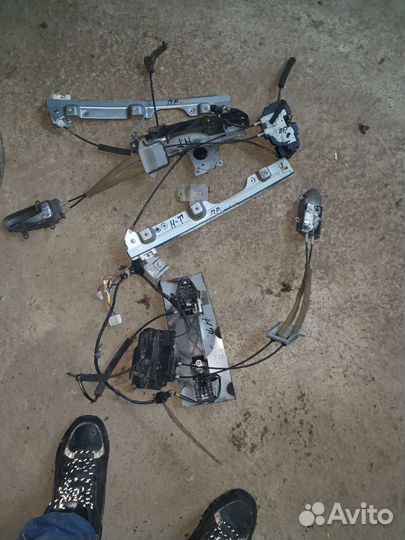 Замок передней двери на ниссан тиана 2005г