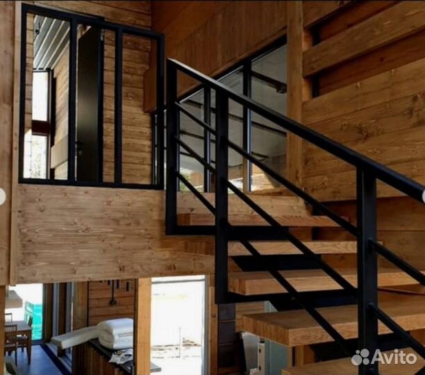 Лестница в дом и квартиру