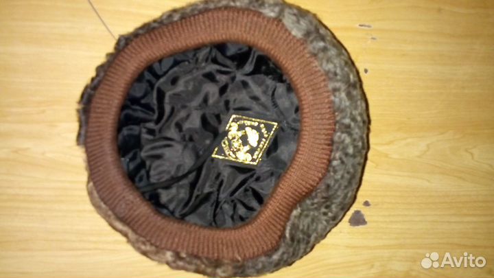 Женская шапка (берет) из каракульчи