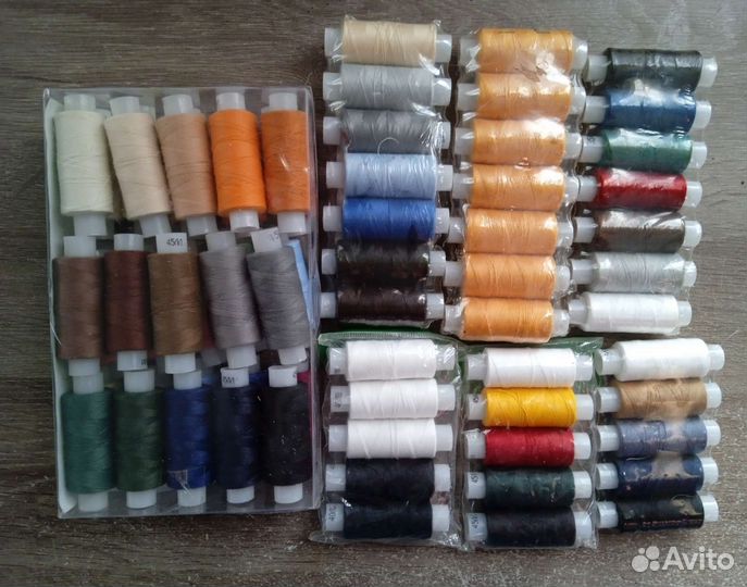 Швейные нитки в ассортименте