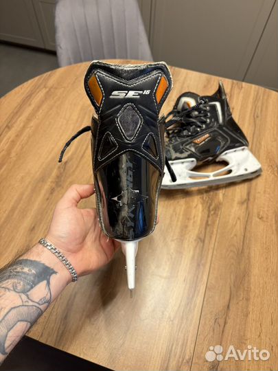 Коньки хоккейные Easton se16