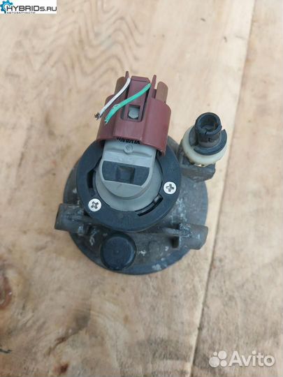 Фара противотуманная левая Toyota Prius 2 NHW20