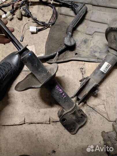 Передние амортизаторы Subaru Legacy BE, BH 98-03г