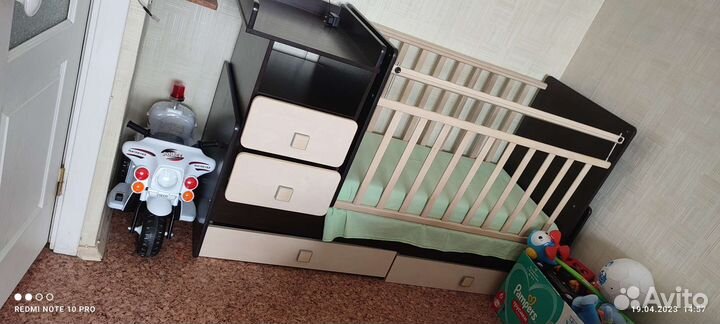 Детская кроватка трансформер с маятником