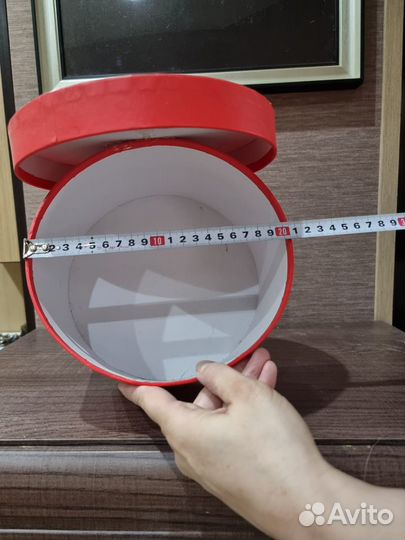 Коробка красная для подарка