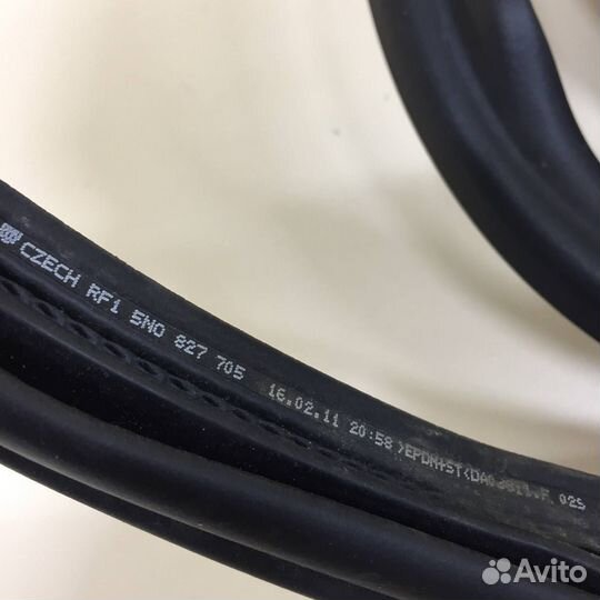 Уплотнитель багажника Volkswagen Tiguan 5N1 2007-2