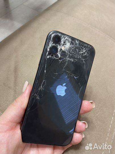Телефон iPhone 11