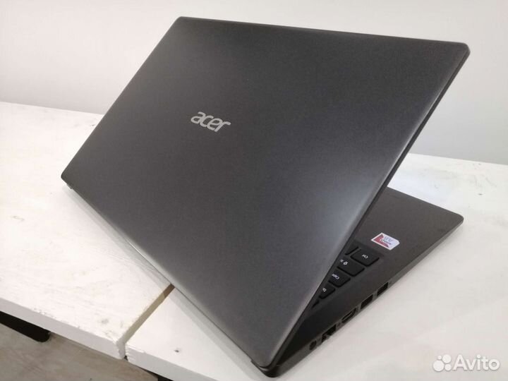 Свежий безрамочный ноутбук Acer Full HD SSD