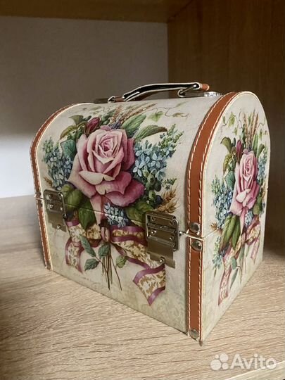 Шкатулка сундучок