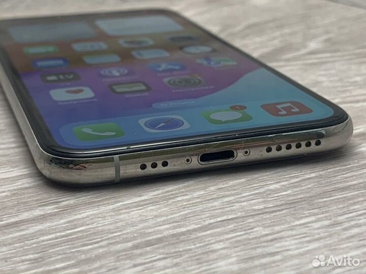 iPhone Xs, 64 ГБ