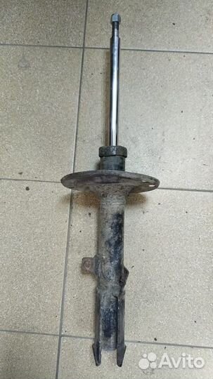 Амортизатор передний правый Тойота Камри XV40