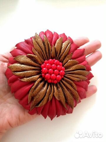 Заколка-цветок из кожи. Новая