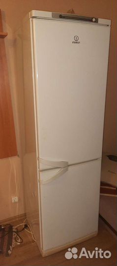 Холодильник Indesit SB200