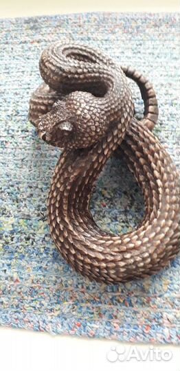 Статуэтка змея