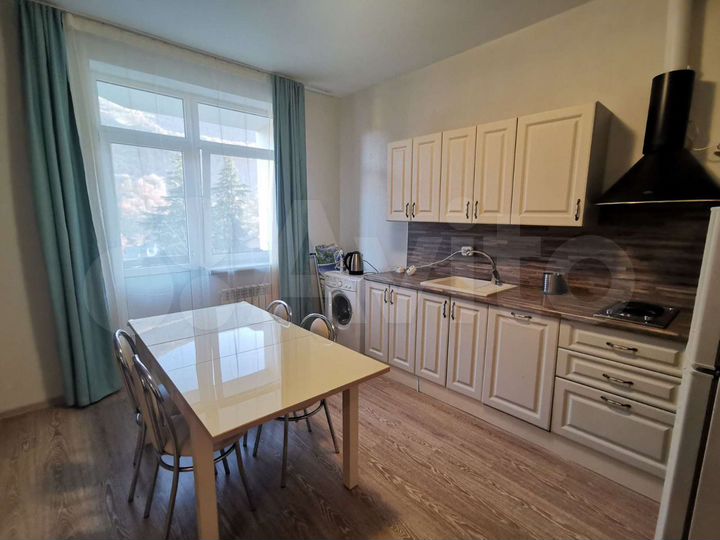 1-к. квартира, 57 м², 1/4 эт.