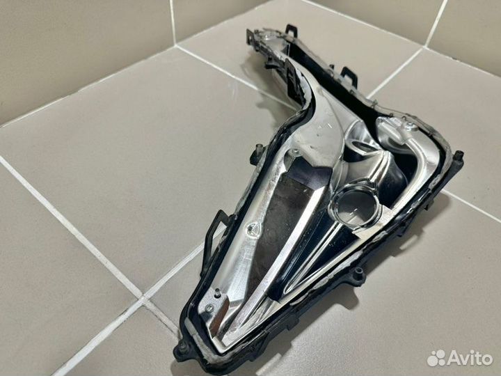 Стекло фары противотуманной переднее левое Lexus