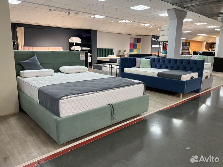 Кровати двуспальные с выставки в наличии