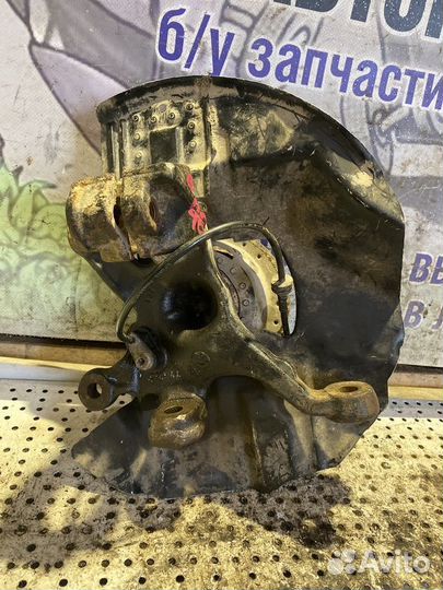 Кулак поворотный передний левый BMW 3 серия