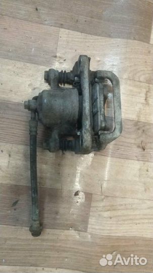 Суппорт задний Nissan Ниссан Tiida Тиида хетчбек