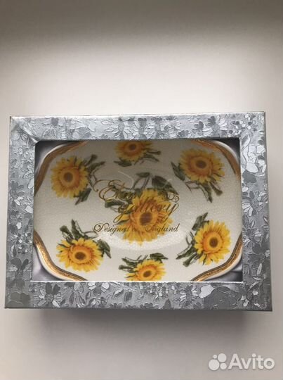 Фарфоровый. салатник