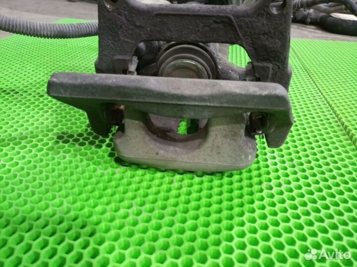 Суппорт задний правый Audi A8 D3 S8